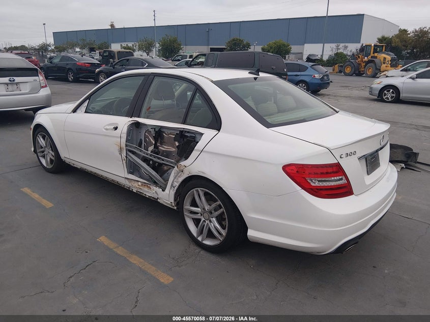 2014 Mercedes-benz C-klasse VIN WDDGF8AB9EA966477 IAAI salvage auction — LEFT SIDE, Salvage (California), sold $2,650 on 2026-07-27 (photo 3)