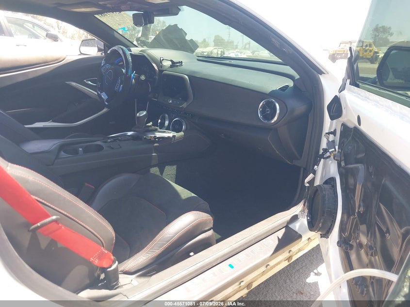 2017 Chevrolet Camaro VIN 1G1FK1R65H0199908 IAAI salvage auction — FRONT END, Wait Title, sold $15,000 on 2026-09-26 (photo 5)