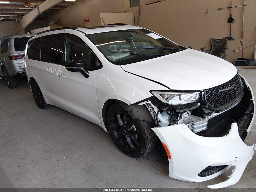 2025 Chrysler Pacifica VIN 2C4RC1GG5SR510425 IAAI salvage auction — FRONT END, Salvage Title, sold $14,600 on 2026-07-26 (photo 1)
