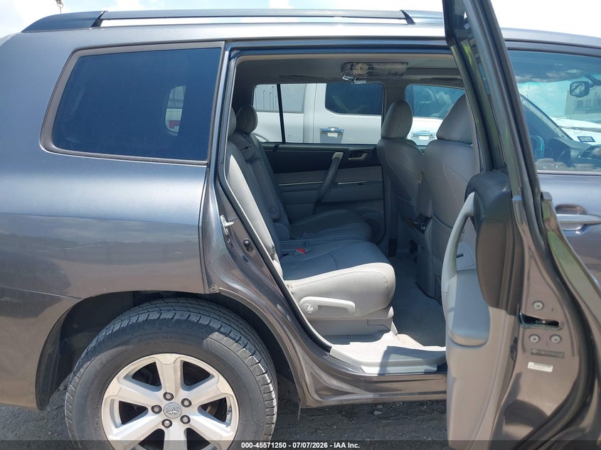 2010 Toyota Highlander VIN 5TDKK3EH5AS020486 IAAI salvage auction — NORMAL WEAR, Clear (Alabama), sold $3,075 on 2026-07-09 (photo 8)