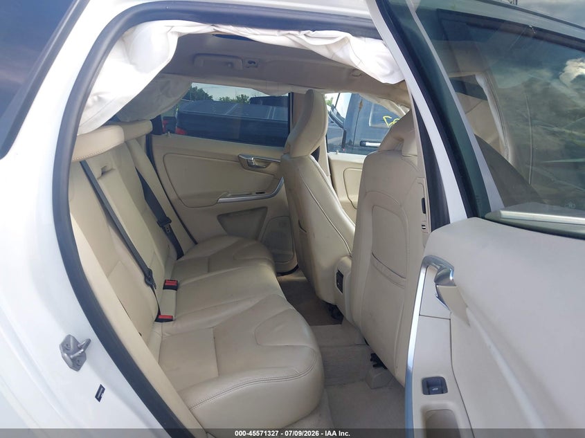 2015 Volvo Xc60 VIN YV4902RK0F2678300 IAAI salvage auction — FRONT END, Salvage Title, sold $400 on 2026-08-04 (photo 8)