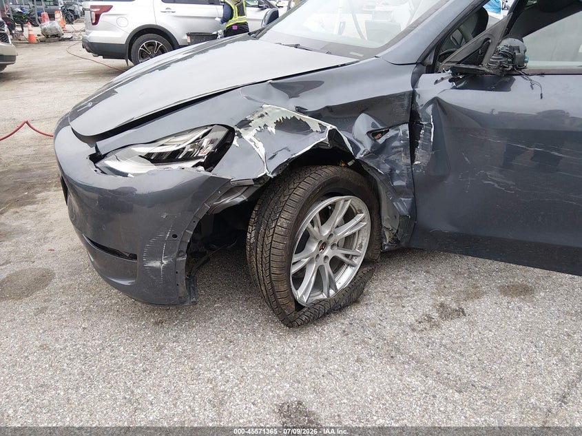 2022 Tesla Model y VIN 7SAYGDEE0NF370919 IAAI salvage auction — LEFT SIDE, Salvage - Greater Than 75% (Maryland), sold $4,950 on 2026-07-24 (photo 6)
