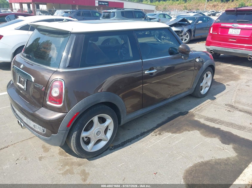 2010 Mini Cooper VIN WMWMF7C53ATW88489 IAAI salvage auction — SIDE, Rebuildable (Florida), sold $1,450 on 2026-07-16 (photo 4)