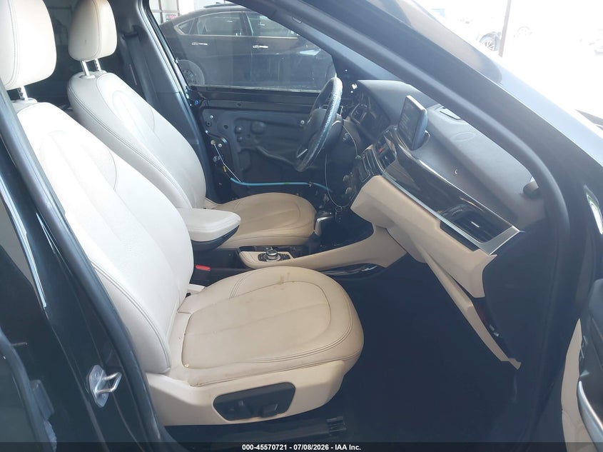 2016 BMW X1 VIN WBXHT3C33G5E50164 IAAI salvage auction — LEFT REAR, Salvage Title, sold $3,300 on 2026-07-30 (photo 5)