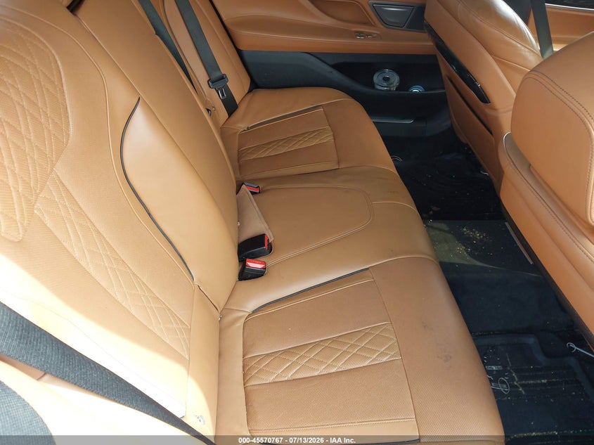2017 BMW 7er VIN WBA7F2C57HG421682 IAAI salvage auction — FRONT & REAR, Salvage Title, sold $5,200 on 2026-08-18 (photo 8)
