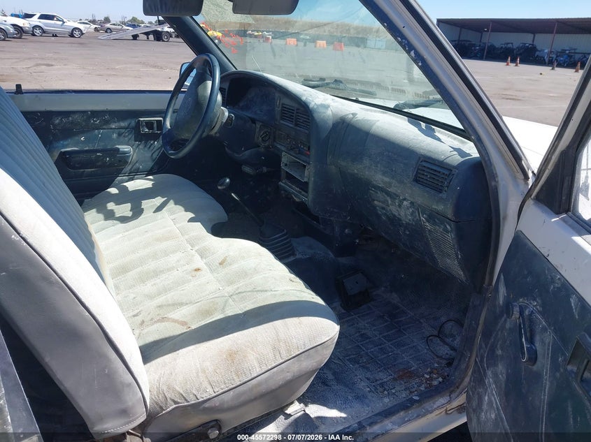 1992 Toyota Pickup VIN JT4RN81A7N0090432 IAAI salvage auction — LEFT FRONT, Salvage (California), sold $850 on 2026-07-29 (photo 5)