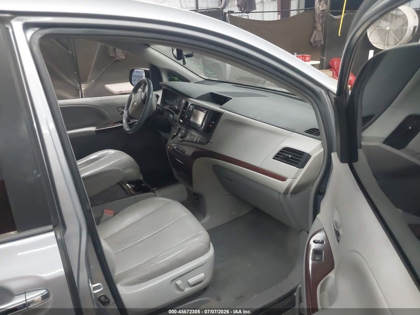 2013 Toyota Sienna VIN 5TDYK3DC9DS284959 IAAI salvage auction — REAR END, Salvage (Arizona), sold $2,450 on 2026-07-28 (photo 5)