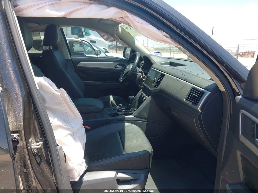 2018 Volkswagen Atlas VIN 1V2CR2CA3JC565103 IAAI salvage auction — SIDE, Wait Title, sold $3,500 on 2026-10-03 (photo 5)