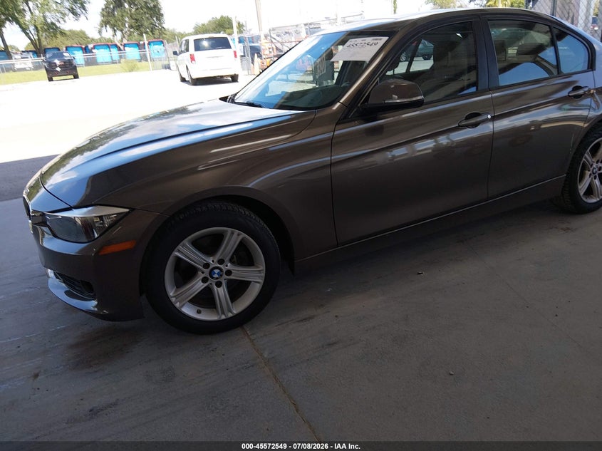 2013 BMW 3er VIN WBA3C1G51DNR47985 IAAI salvage auction — REAR END, Rebuildable (Florida), sold $25 on 2026-07-29 (photo 2)