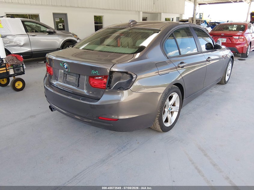 2013 BMW 3er VIN WBA3C1G51DNR47985 IAAI salvage auction — REAR END, Rebuildable (Florida), sold $25 on 2026-07-29 (photo 4)