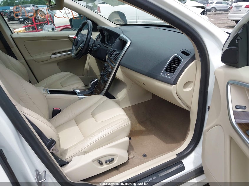 2014 Volvo Xc60 VIN YV4902DZ0E2533342 IAAI salvage auction — REAR END, Clear (Virginia), sold $2,200 on 2026-08-19 (photo 5)