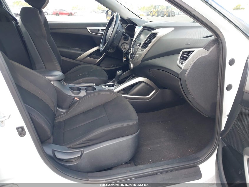 2017 Hyundai Veloster VIN KMHTC6AD6HU312753 IAAI salvage auction — NORMAL WEAR, Clear (Illinois), sold $2,100 on 2026-07-29 (photo 5)