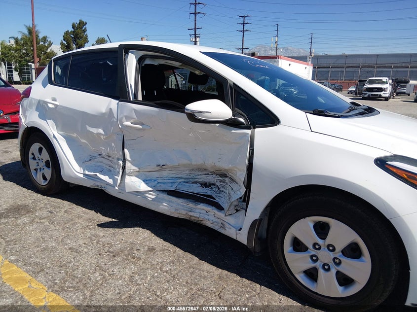 2017 Kia Forte VIN KNAFK5A80H5668088 IAAI salvage auction — RIGHT FRONT, Salvage (California), sold $1,650 on 2026-08-01 (photo 6)