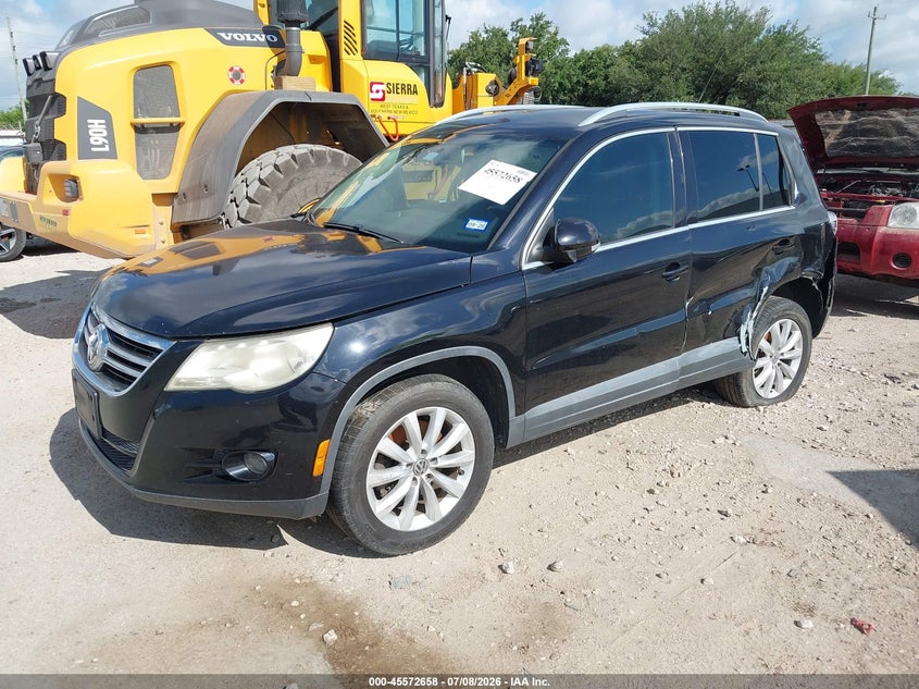 2011 Volkswagen Tiguan VIN WVGAV7AX8BW558071 IAAI salvage auction — SIDE, Salvage (Texas), sold $300 on 2026-08-06 (photo 2)