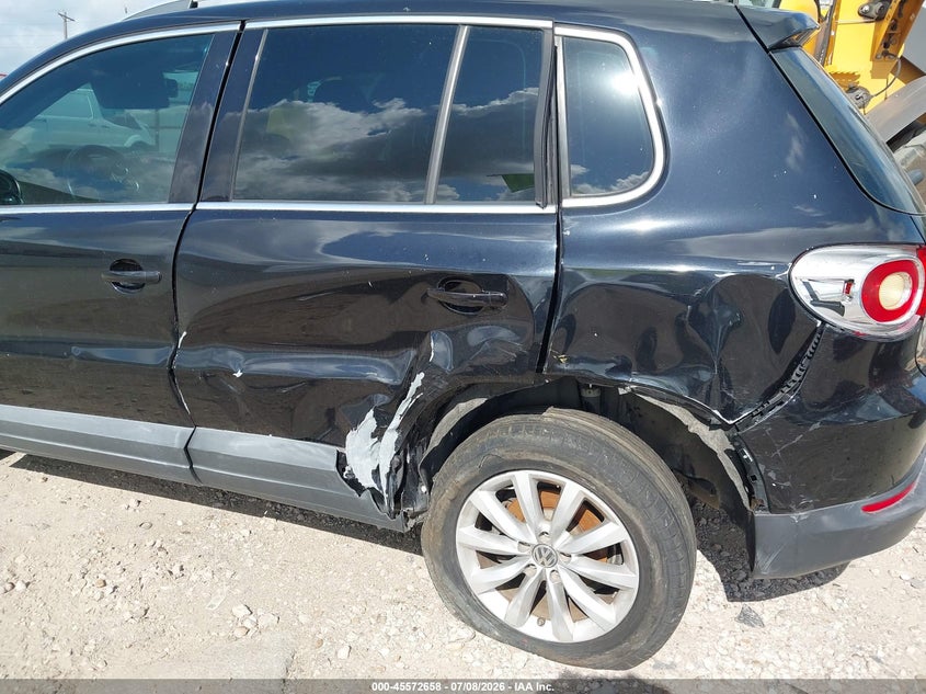 2011 Volkswagen Tiguan VIN WVGAV7AX8BW558071 IAAI salvage auction — SIDE, Salvage (Texas), sold $300 on 2026-08-06 (photo 6)