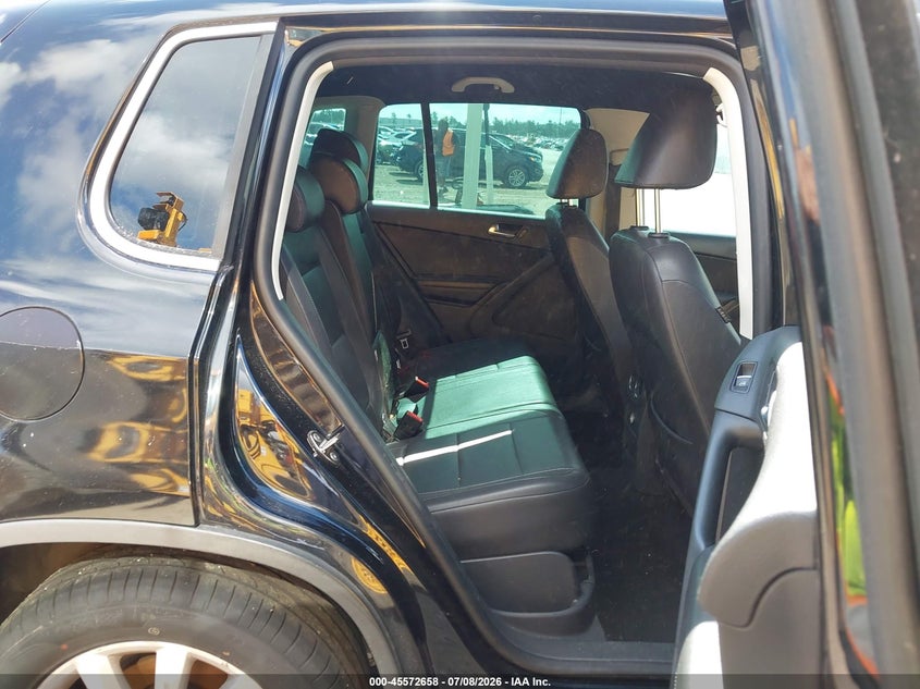 2011 Volkswagen Tiguan VIN WVGAV7AX8BW558071 IAAI salvage auction — SIDE, Salvage (Texas), sold $300 on 2026-08-06 (photo 8)