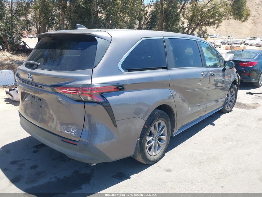 2021 Toyota Sienna VIN 5TDKRKEC4MS049430 IAAI salvage auction — FRONT END, Salvage Title, sold $7,600 on 2026-07-31 (photo 4)