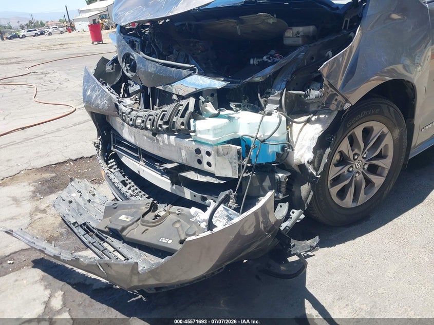 2021 Toyota Sienna VIN 5TDKRKEC4MS049430 IAAI salvage auction — FRONT END, Salvage Title, sold $7,600 on 2026-07-31 (photo 6)