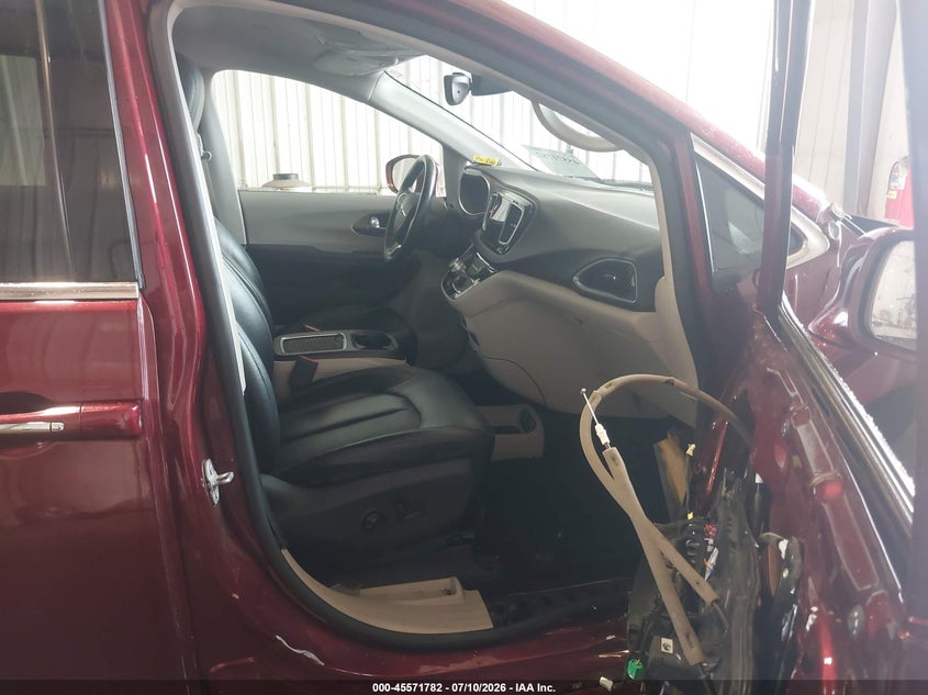 2017 Chrysler Pacifica VIN 2C4RC1EGXHR510576 IAAI salvage auction — RIGHT SIDE, Salvage (Iowa), sold $2,750 on 2026-07-30 (photo 5)