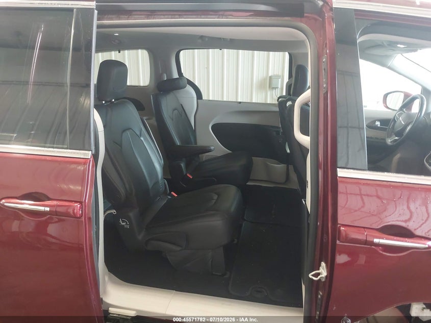 2017 Chrysler Pacifica VIN 2C4RC1EGXHR510576 IAAI salvage auction — RIGHT SIDE, Salvage (Iowa), sold $2,750 on 2026-07-30 (photo 8)