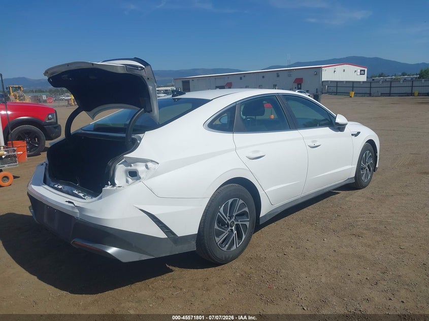 2026 Hyundai Sonata VIN KMHL24JJ4TA157742 IAAI salvage auction — REAR END, Salvage Title, sold $9,800 on 2026-07-11 (photo 4)