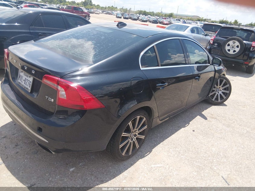 2017 Volvo VIN LYV402HK1HB151964 IAAI salvage auction — NORMAL WEAR, Original (Texas), sold $700 on 2026-07-29 (photo 4)