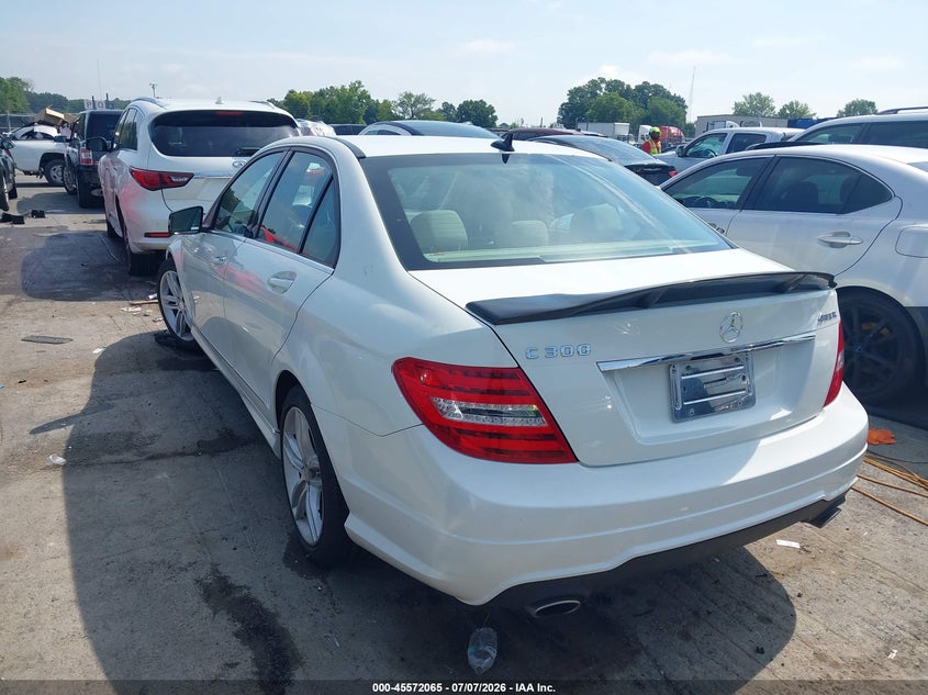 2012 Mercedes-benz C-klasse VIN WDDGF8BB0CR227219 IAAI salvage auction — NORMAL WEAR, Clear-Dealer Only (Michigan), sold $1,100 on 2026-07-20 (photo 3)