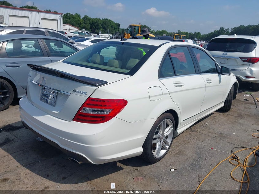 2012 Mercedes-benz C-klasse VIN WDDGF8BB0CR227219 IAAI salvage auction — NORMAL WEAR, Clear-Dealer Only (Michigan), sold $1,100 on 2026-07-20 (photo 4)