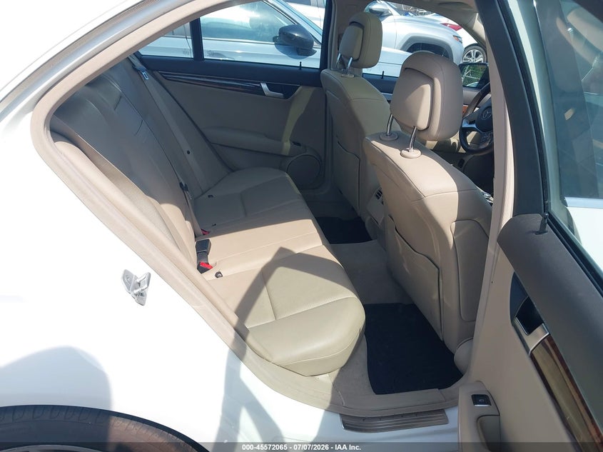 2012 Mercedes-benz C-klasse VIN WDDGF8BB0CR227219 IAAI salvage auction — NORMAL WEAR, Clear-Dealer Only (Michigan), sold $1,100 on 2026-07-20 (photo 8)