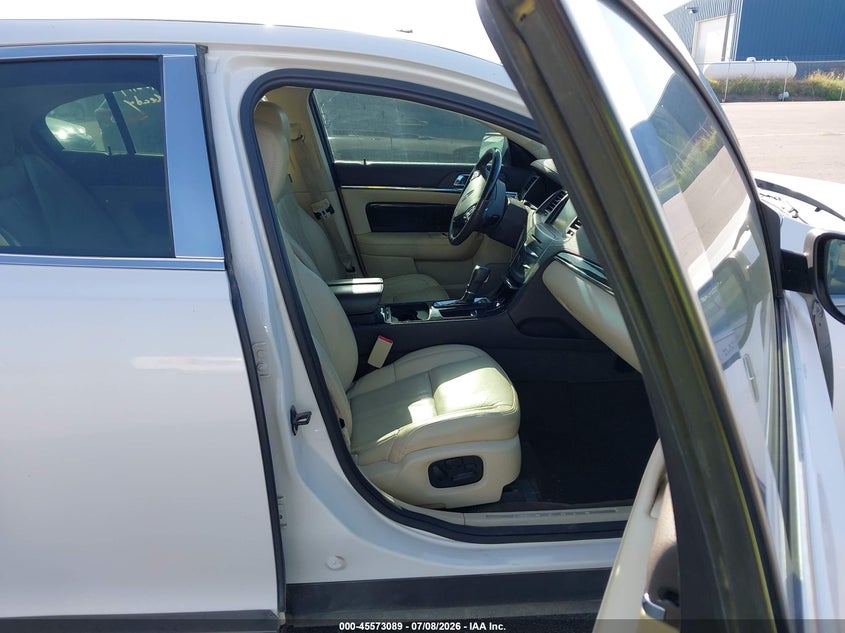 2014 Lincoln Mks VIN 1LNHL9DK0EG601235 IAAI salvage auction — REAR END, Salvage Title, sold $1,850 on 2026-08-01 (photo 5)