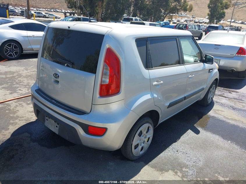 2012 Kia Soul VIN KNDJT2A50C7404008 IAAI salvage auction — NORMAL WEAR, Clear - Dealer Only (California), sold $275 on 2026-07-28 (photo 4)