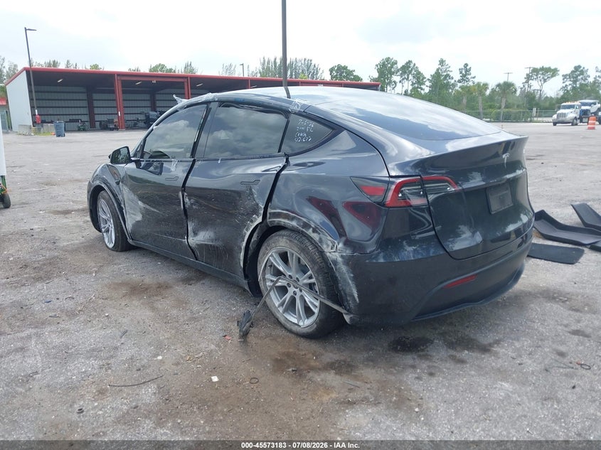 2024 Tesla Model y VIN 7SAYGDED1RF038517 IAAI salvage auction — SIDE, Salvage Title, sold $6,900 on 2026-08-02 (photo 3)
