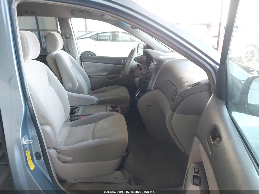 2007 Toyota Sienna VIN 5TDZK23C27S002732 IAAI salvage auction — VANDALISM, Salvage (California), sold $625 on 2026-07-30 (photo 5)