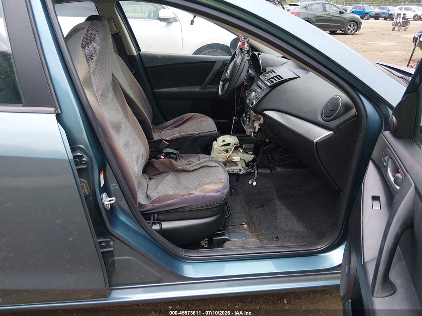 2011 Mazda 3 VIN JM1BL1VF1B1383866 IAAI salvage auction — NORMAL WEAR, Clear (Tennessee), sold $300 on 2026-07-15 (photo 5)