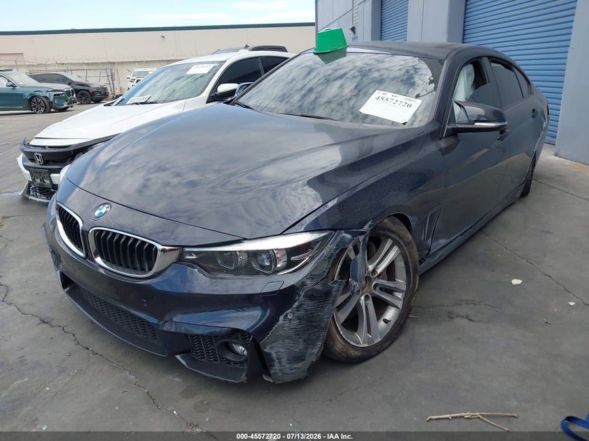 2018 BMW 4er VIN WBA4J7C57JBH15569 IAAI salvage auction — SIDE, Wait Title, sold $4,400 on 2026-07-31 (photo 2)