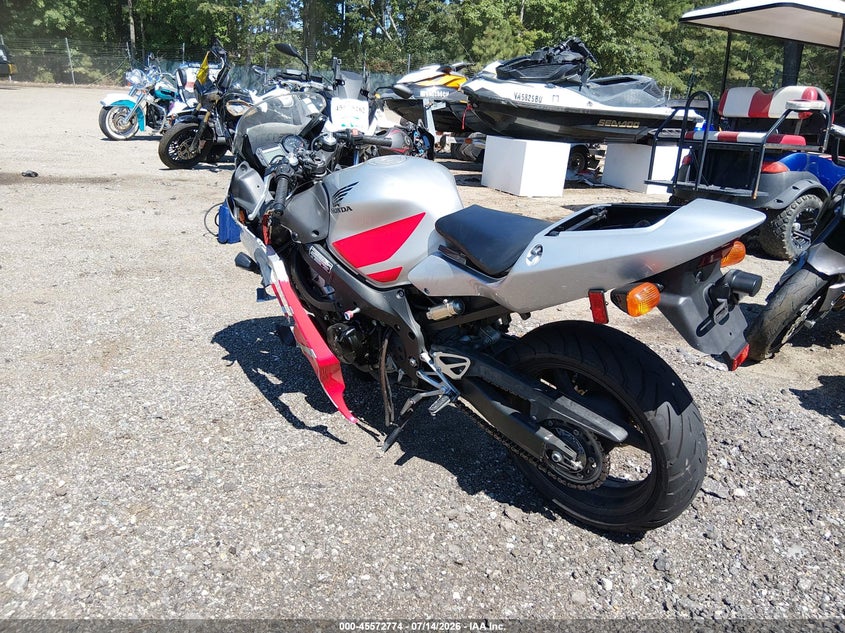 2002 Honda Cbr600 VIN JH2PC35002M305159 IAAI salvage auction — FRONT END, Clear (Virginia), sold $25 on 2026-07-28 (photo 3)
