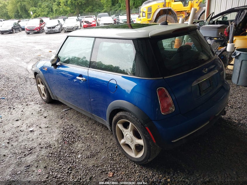 2005 Mini Cooper VIN WMWRC33545TK61061 IAAI salvage auction — FRONT END, Clear (Virginia), sold $1,300 on 2026-08-11 (photo 3)