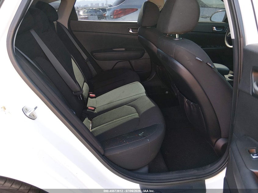 2016 Kia Optima VIN 5XXGT4L38GG051368 IAAI salvage auction — NORMAL WEAR, Salvage Title, sold $1,575 on 2026-07-17 (photo 8)