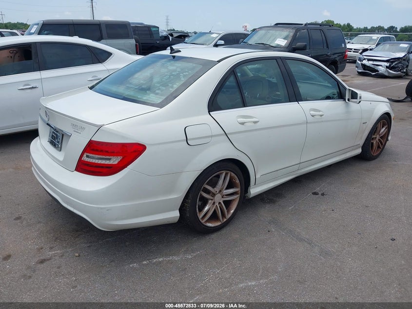2012 Mercedes-benz C class VIN WDDGF4HB3CA611977 IAAI salvage auction — NORMAL WEAR, Clear (Tennessee), sold $550 on 2026-07-28 (photo 4)