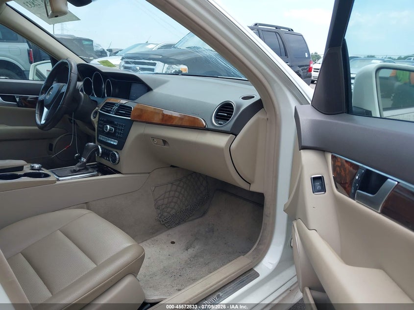 2012 Mercedes-benz C class VIN WDDGF4HB3CA611977 IAAI salvage auction — NORMAL WEAR, Clear (Tennessee), sold $550 on 2026-07-28 (photo 5)