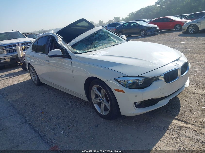 2014 BMW 3er VIN WBA3B1G52ENT00113 IAAI salvage auction — NORMAL WEAR, Clear (Missouri), sold $1,425 on 2026-07-29 (photo 1)