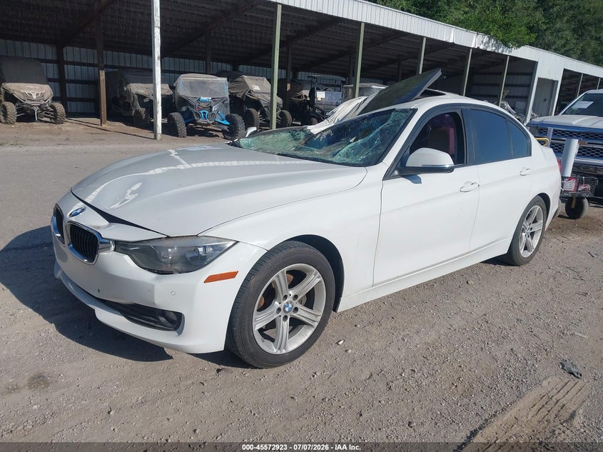 2014 BMW 3er VIN WBA3B1G52ENT00113 IAAI salvage auction — NORMAL WEAR, Clear (Missouri), sold $1,425 on 2026-07-29 (photo 2)