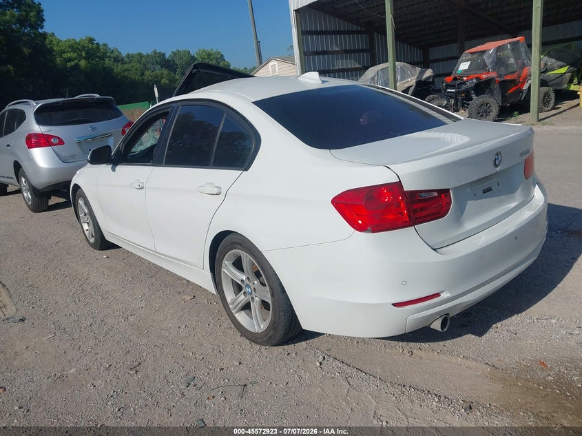 2014 BMW 3er VIN WBA3B1G52ENT00113 IAAI salvage auction — NORMAL WEAR, Clear (Missouri), sold $1,425 on 2026-07-29 (photo 3)