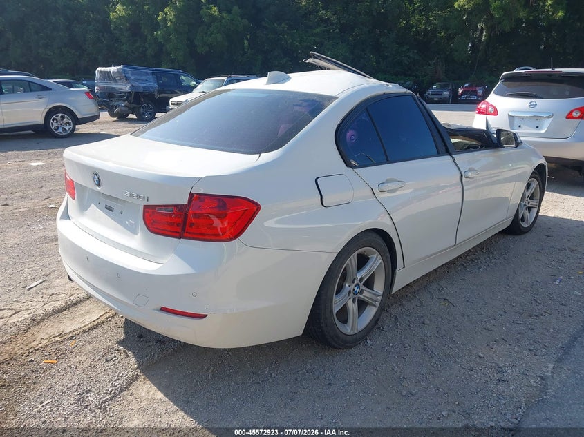 2014 BMW 3er VIN WBA3B1G52ENT00113 IAAI salvage auction — NORMAL WEAR, Clear (Missouri), sold $1,425 on 2026-07-29 (photo 4)