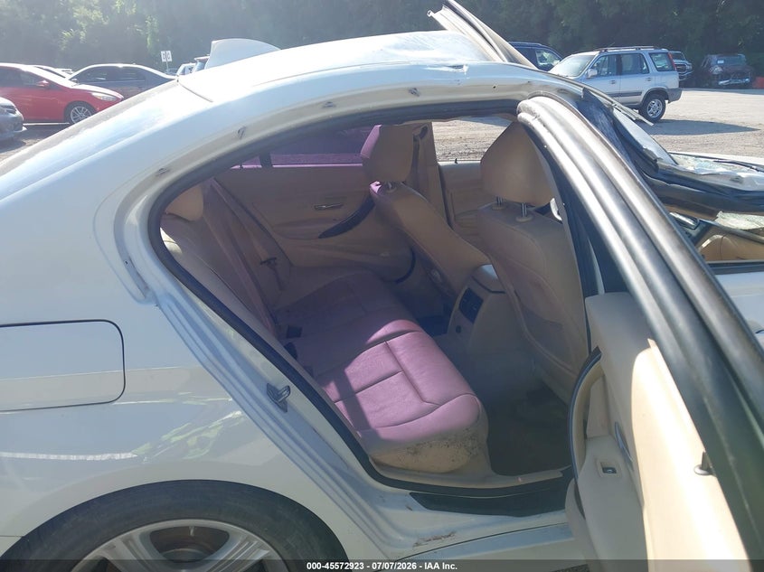 2014 BMW 3er VIN WBA3B1G52ENT00113 IAAI salvage auction — NORMAL WEAR, Clear (Missouri), sold $1,425 on 2026-07-29 (photo 8)