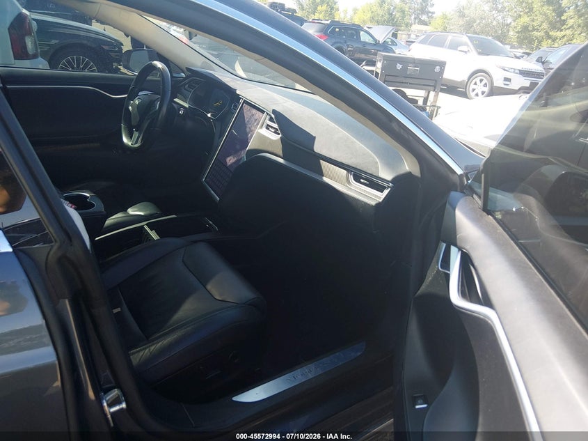 2017 Tesla Model s VIN 5YJSA1E4XHF199045 IAAI salvage auction — RIGHT SIDE, Salvage (Michigan), sold $9,400 on 2026-09-03 (photo 5)