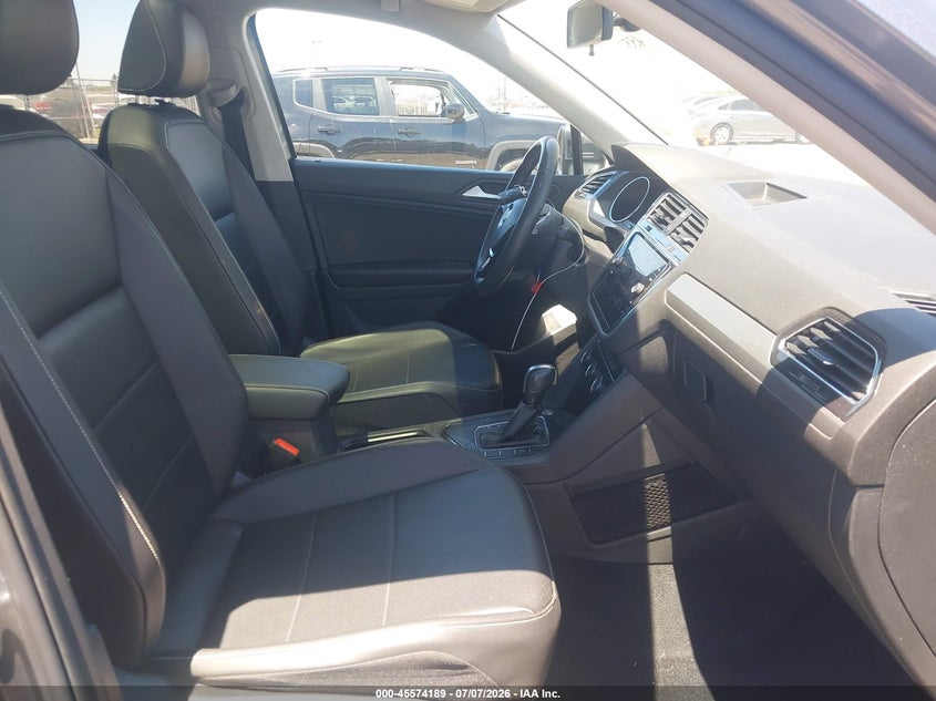 2021 Volkswagen Tiguan VIN 3VV3B7AX9MM058446 IAAI salvage auction — RIGHT FRONT, Salvage Title, sold $6,600 on 2026-08-10 (photo 5)