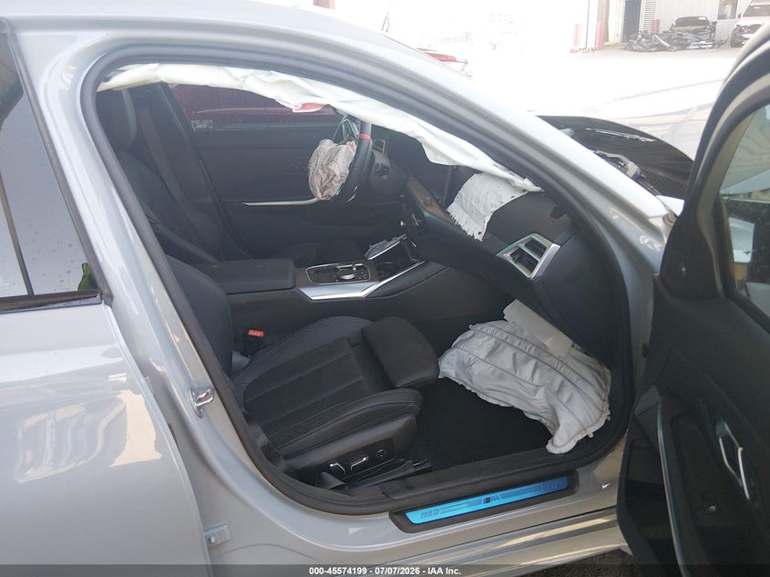 2025 BMW 3er VIN 3MW59FT04S8F72320 IAAI salvage auction — FRONT END, Salvage Title, sold $16,200 on 2026-08-03 (photo 5)