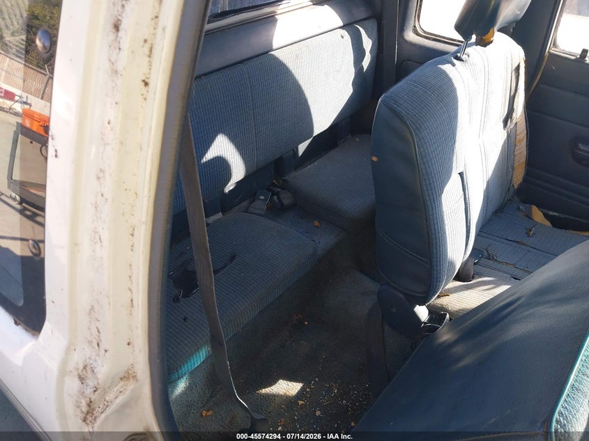 1990 Toyota Pickup VIN JT4RN93PXL5025114 IAAI salvage auction — NORMAL WEAR, Clear - Dealer Only (California), sold $2,250 on 2026-07-20 (photo 8)