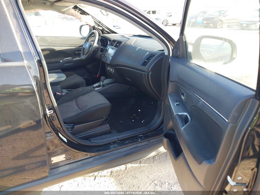 2018 Mitsubishi Outlander VIN JA4AP3AU4JZ010377 IAAI salvage auction — SIDE, Salvage (Texas), sold $2,200 on 2026-07-27 (photo 5)